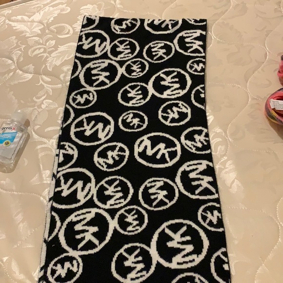 Michael Kors - Picture 1 of 1